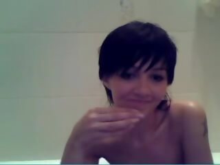 Amateur stunner In Bathtub Shaves and Licks young man