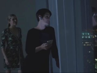 Carrie-Anne Moss, Susie Abromeit - Jessica Jones 1x01 (2015)