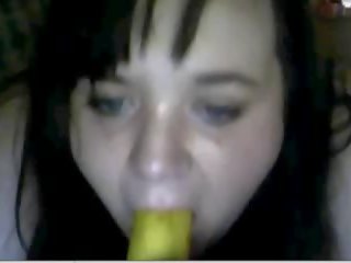Lassie from US deepthroats a banana on chat roulette incredible